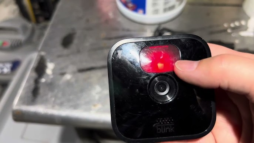 blink camera flashing red